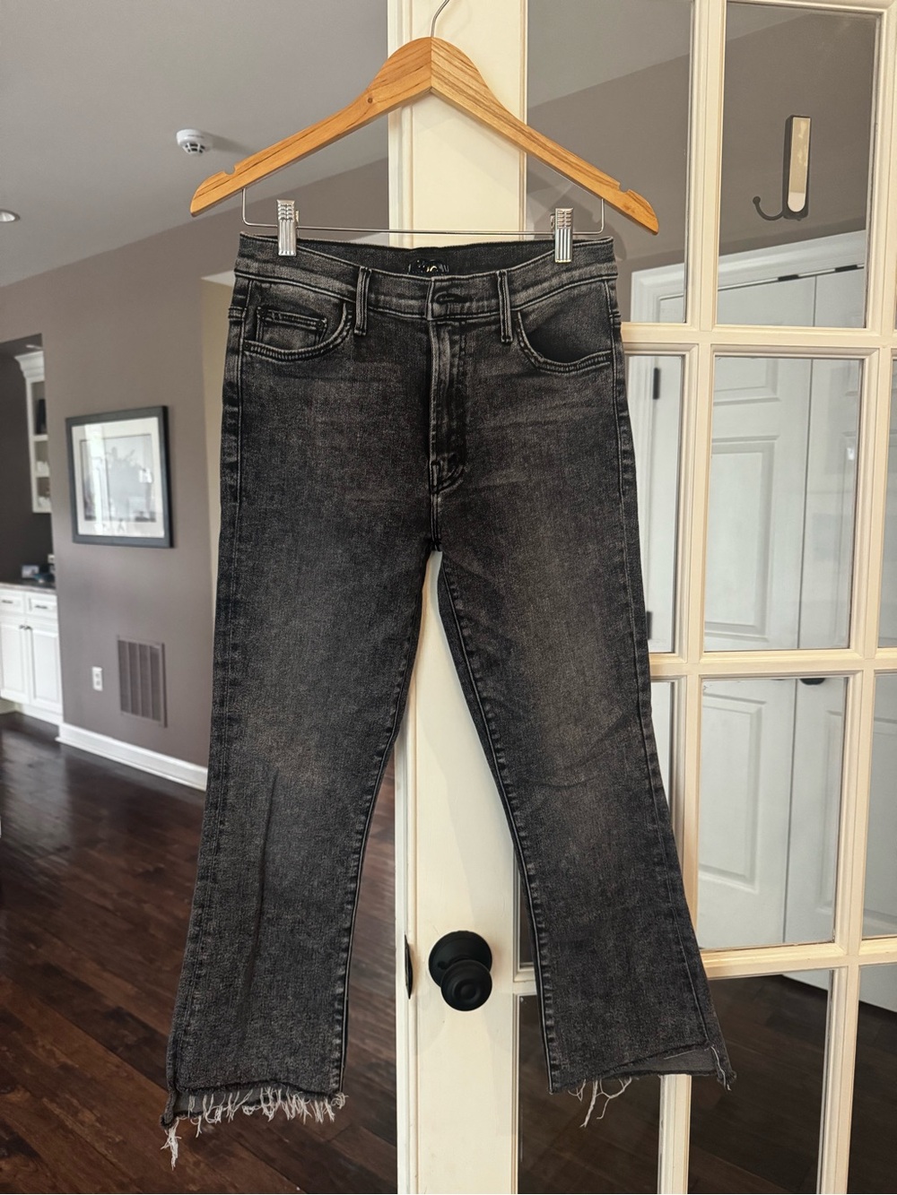 MOTHER The Insider Crop Step Fray Jeans in Train Stops Washed Black - Sz 29